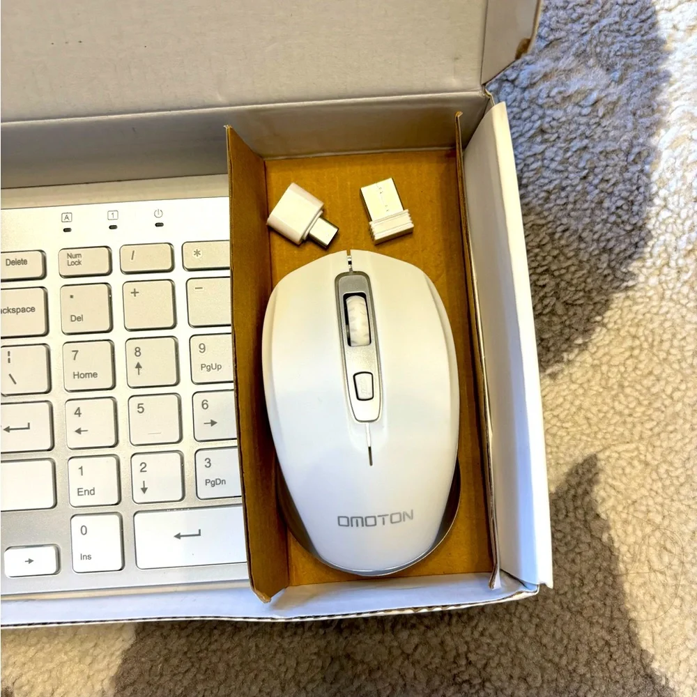 New In Box White Wireless Keyboard & Mouse - Picture 6 of 7